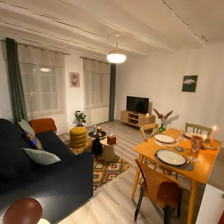 A22 - Les Cosy De - Le Boheme Chic 4* Apartment